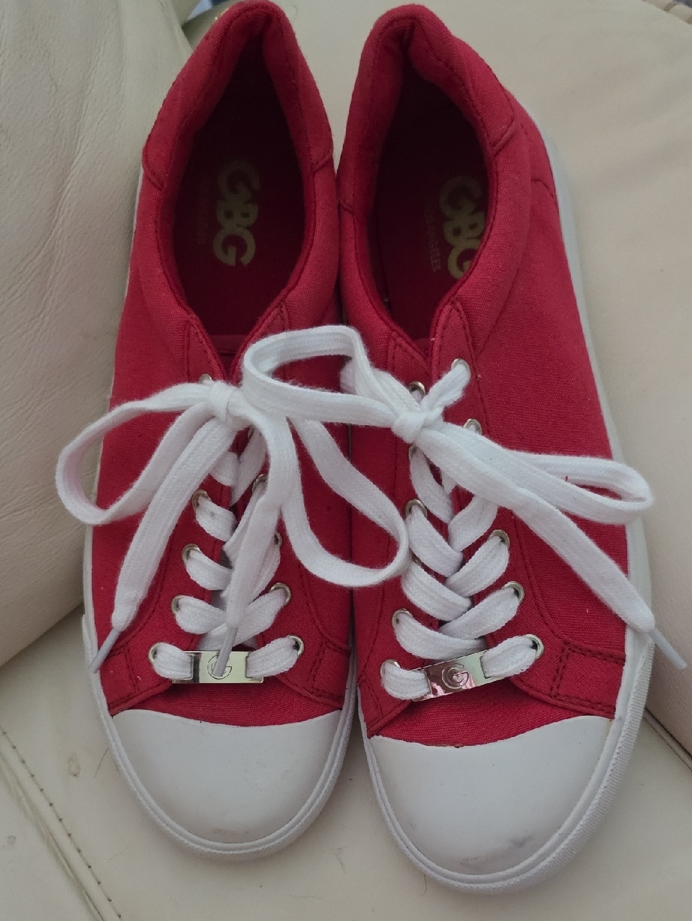 GBG Los Angeles Red Canvas Low-Top Sneakers with White Laces